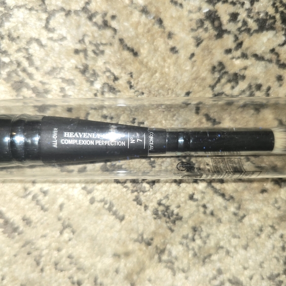 it Cosm. Heavenly Luxe Complexion Perfection All-Over Conceal Dual End #… - Picture 4 of 6